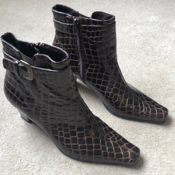 Brown zip heeled boots - Picture 1 of 6